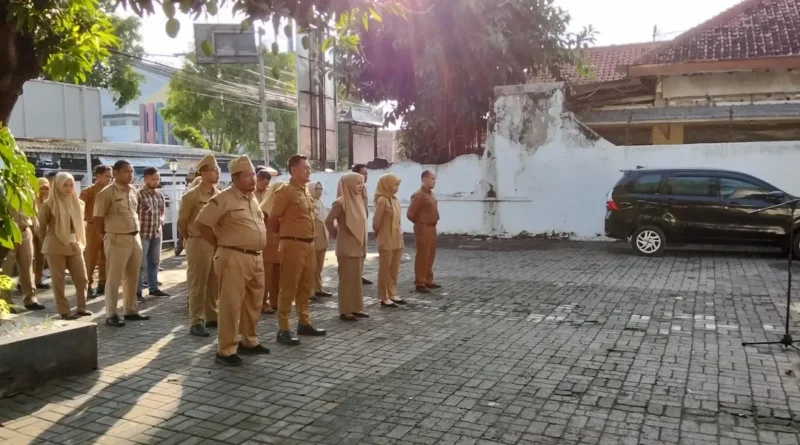 Awali Pekan, Kepala Bakesbangpol Pemalang Pimpin Apel Pagi Bersama Seluruh Staf