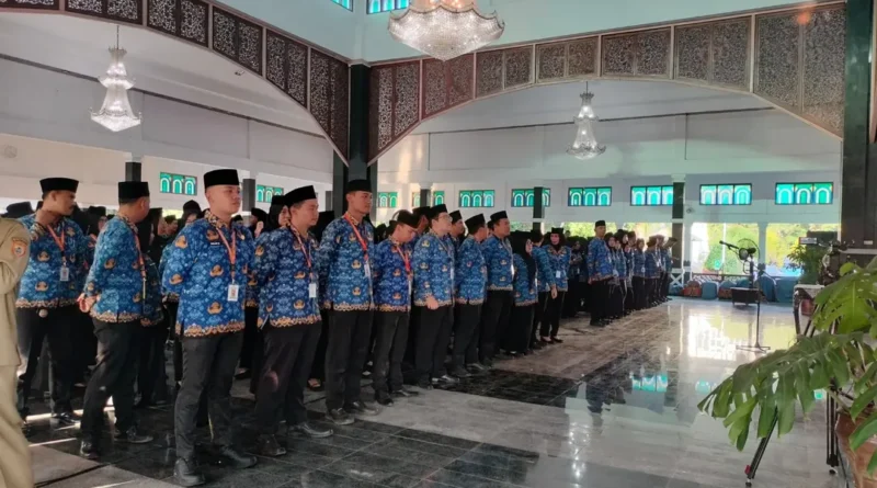 Kaban Kesbangpol Pemalang Hadiri Pelantikan dan Penyerahan SK PNS di Pendopo Kabupaten