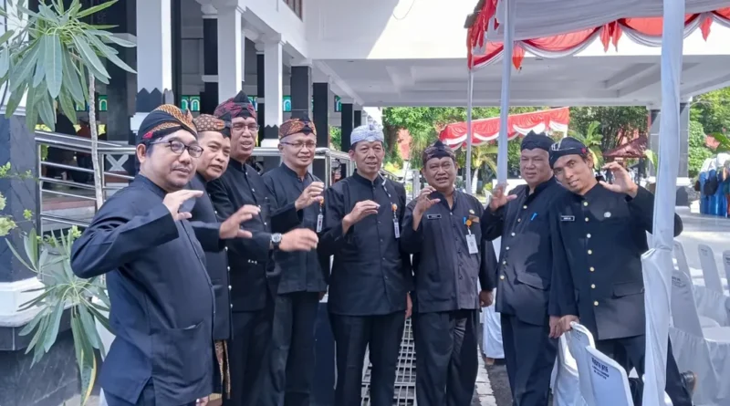 Bakesbangpol Pemalang Hadiri Upacara Hardiknas 2026: Bupati Anom Widiyantoro Bertindak Sebagai Pembina Apel