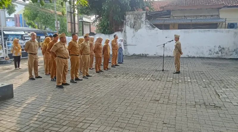 Kepala Bakesbangpol Pemalang Pimpin Apel Pagi, Tekankan Kedisiplinan Staf